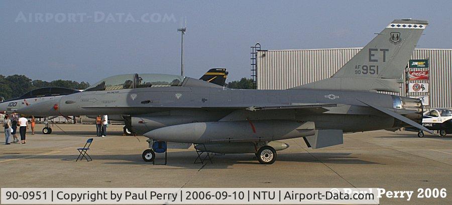 90-0951, 1990 General Dynamics F-16B Fighting Falcon C/N DH-4, Packing the large fuel tanks up from Eglin AFB