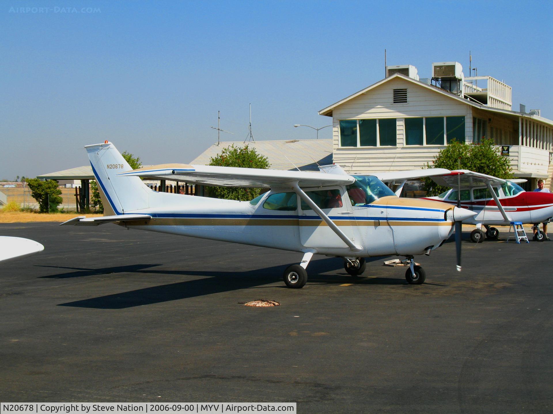 N20678, 1973 Cessna 172M C/N 17261485, 1973 Cessna 172M getting ready for return flight to Cameron Park, CA @ Yuba County Airport (Marysville), CA