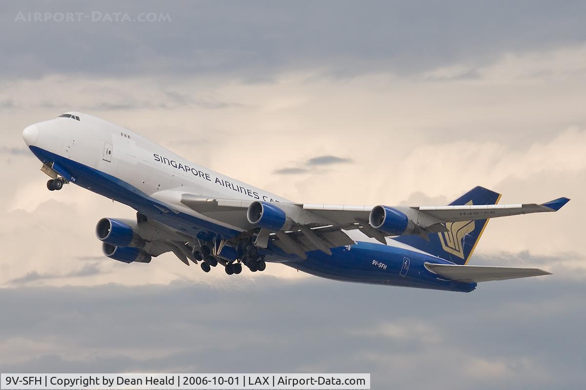 9V-SFH, 1995 Boeing 747-412F/SCD C/N 28032, Singapore Airlines Cargo 9V-SFH (FLT SQC7985) climbing out from RWY 25R enroute to Ted Stevens Anchorage Int'l (PANC).