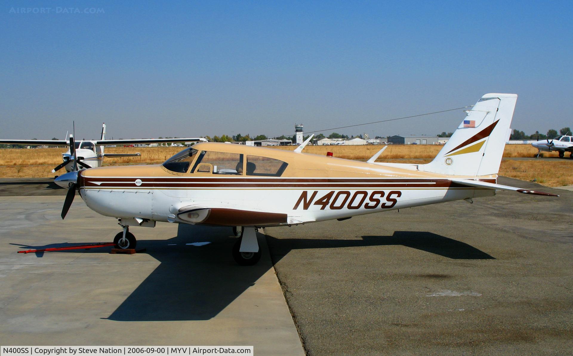 N400SS, 1964 Piper PA-24-400 Comanche 400 C/N 26-5, Sharp looking 1964 Piper PA-24-400 @ Yuba County Airport (Marysville), CA