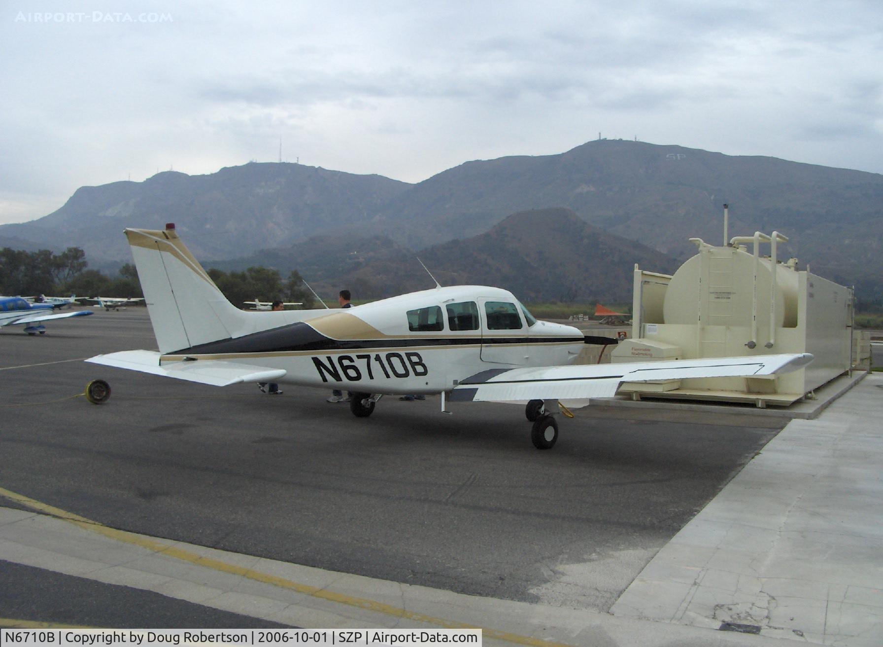 N6710B, 1980 Beech C23 Sundowner 180 C/N M-2246, 1980 Beech C23 SUNDOWNER, refueling