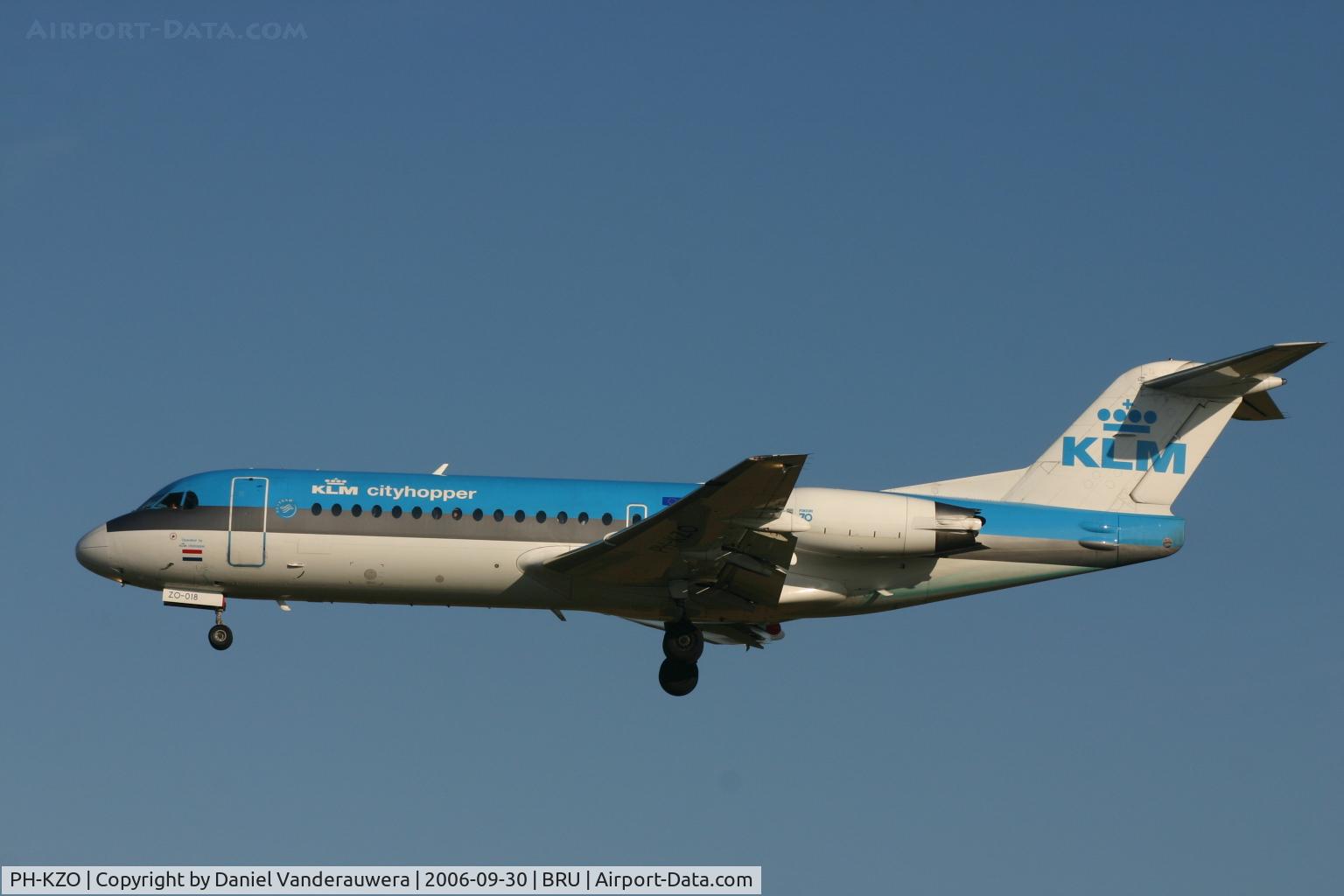 PH-KZO, 1995 Fokker 70 (F-28-0070) C/N 11538, descending to rwy 25L