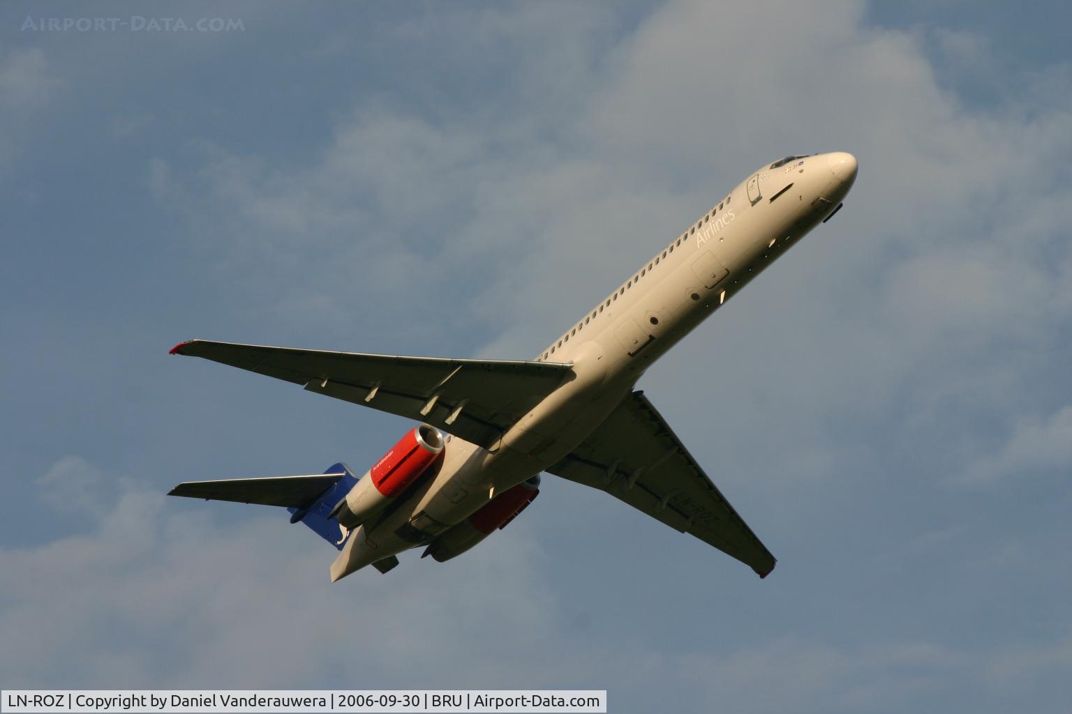 LN-ROZ, 1989 McDonnell Douglas MD-87 (DC-9-87) C/N 49608, flight SK1594 takes off to CPH from rwy 20