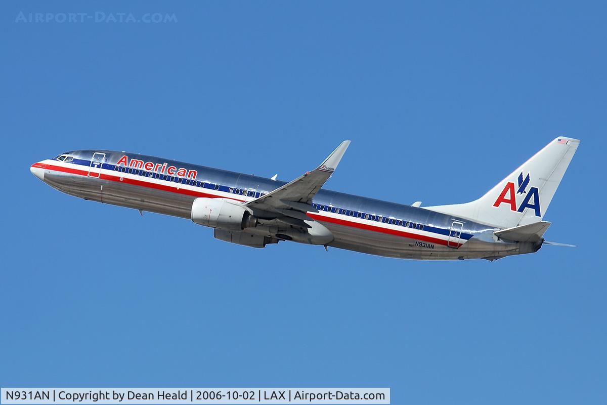 N931AN, 2000 Boeing 737-823 C/N 30079, American Airlines N931AN (FLT AAL144) climbing out from RWY 25R enroute to Washington Dulles Int'l (KIAD). Recent addition of winglets for greater efficiency.
