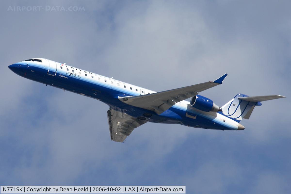 N771SK, 2006 Bombardier CRJ-700 (CL-600-2C10) Regional Jet C/N 10244, United Express (SkyWest Airlines) N771SK (FLT SKW6442) climbing out from RWY 25R enroute to Will Rogers World Airport - Oklahoma City (KOKC).