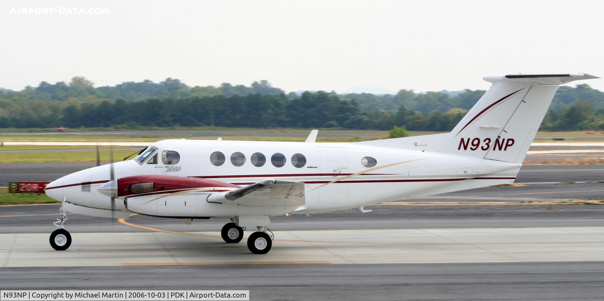 N93NP, 1984 Beech B200 King Air C/N BB-1184, Taxing to Epps Air Service