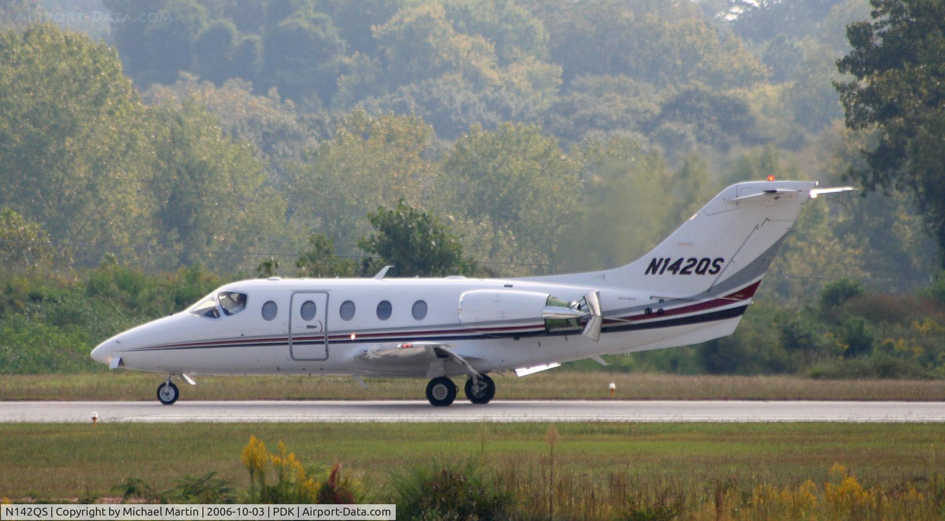 N142QS, 2005 Raytheon Beechjet 400A C/N RK-432, Landing Runway 2R