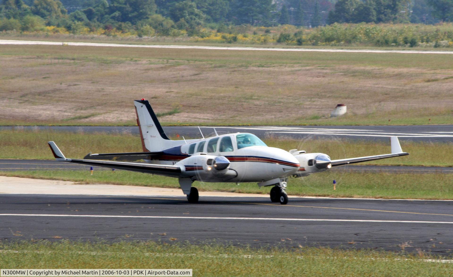 N300MW, 1979 Beech 58 Baron C/N TH-1064, Taxing to Mercury Air Center