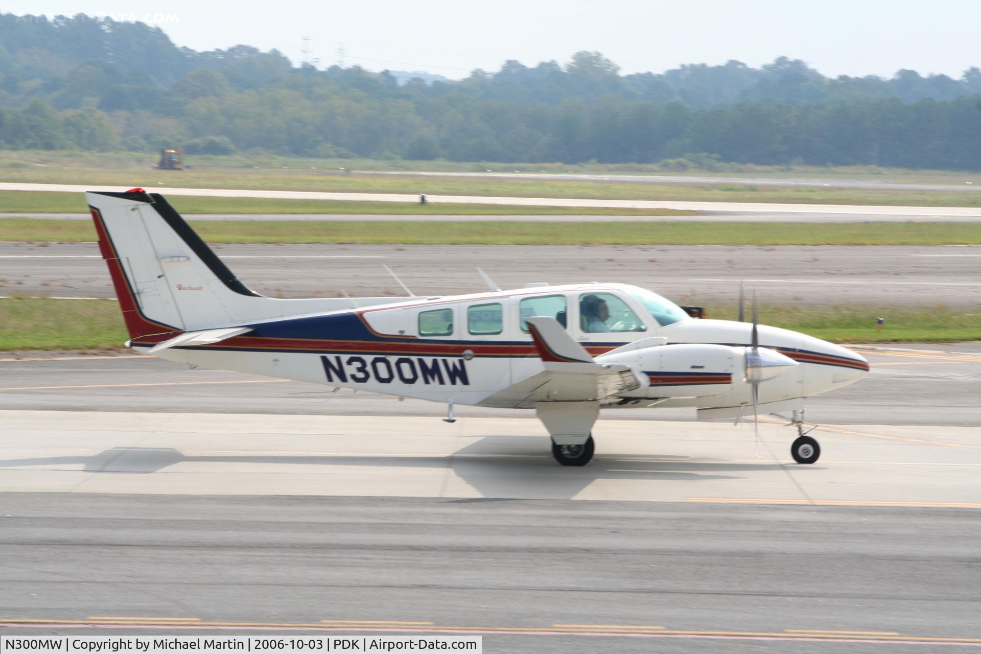 N300MW, 1979 Beech 58 Baron C/N TH-1064, Taxing to Mercury Air Center