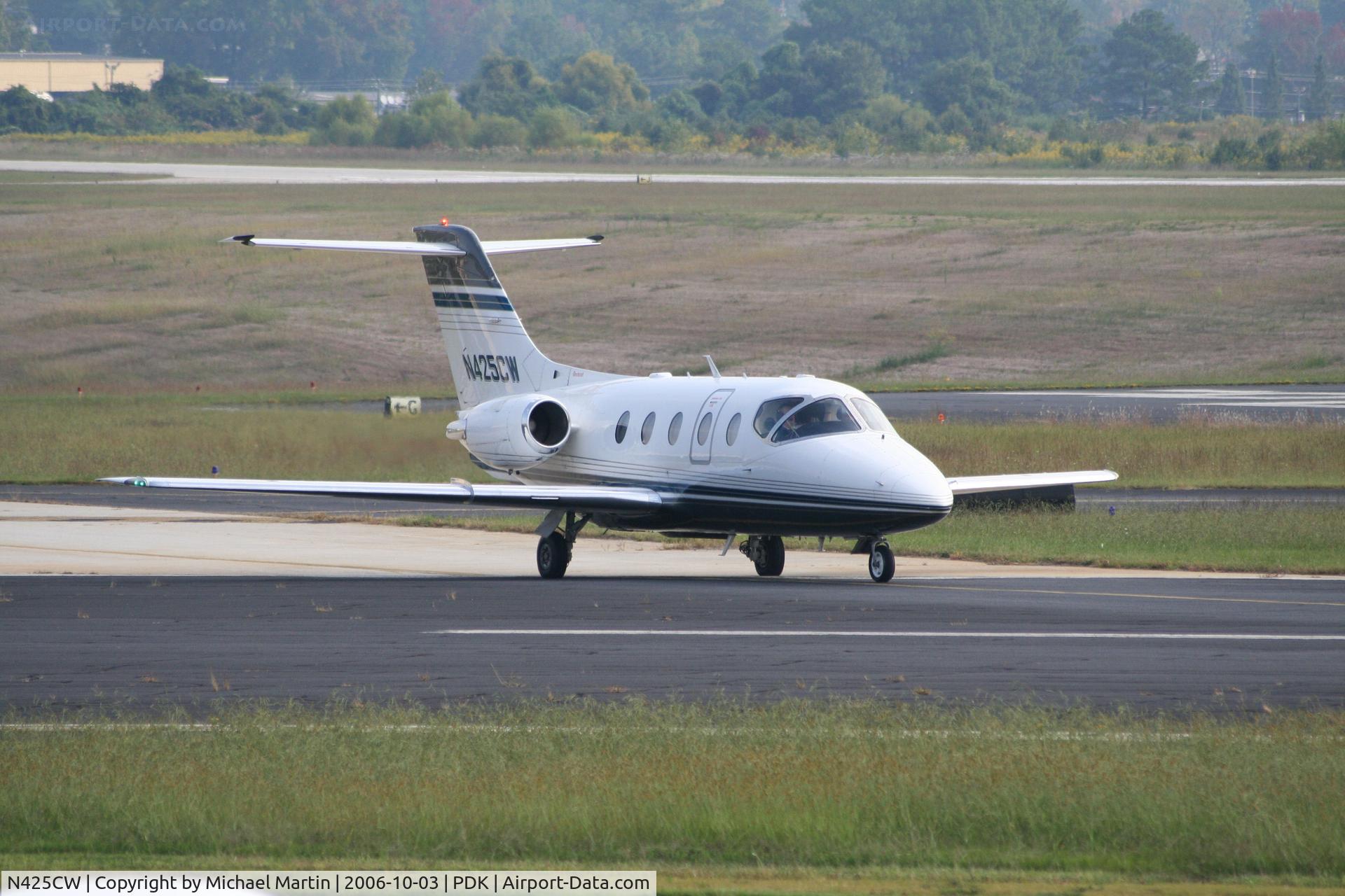 N425CW, 2003 Raytheon Beechjet 400A C/N RK-345, Taxing to Mercury Air Center