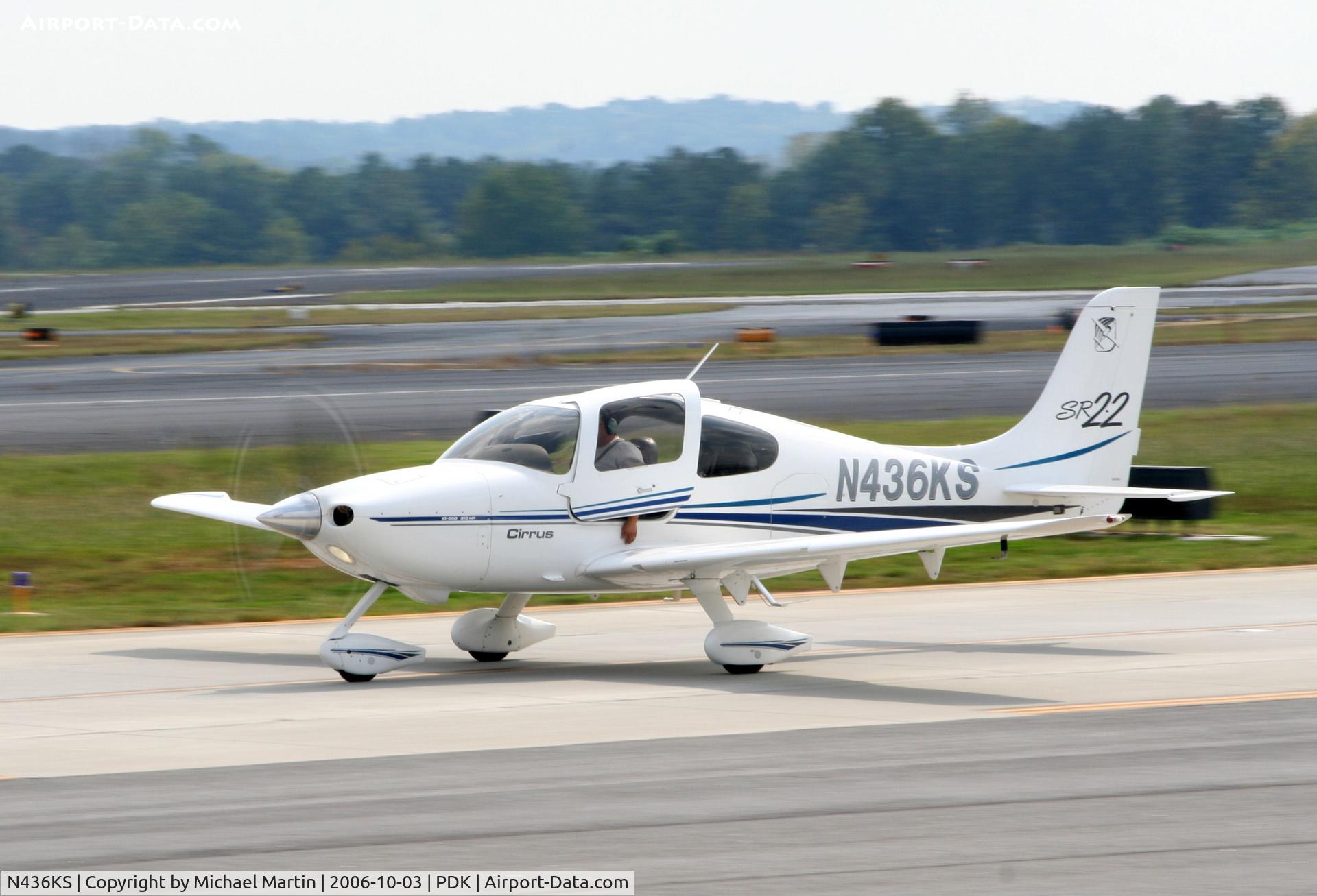 N436KS, 2002 Cirrus SR22 C/N 0202, Taxing to Epps Air Service