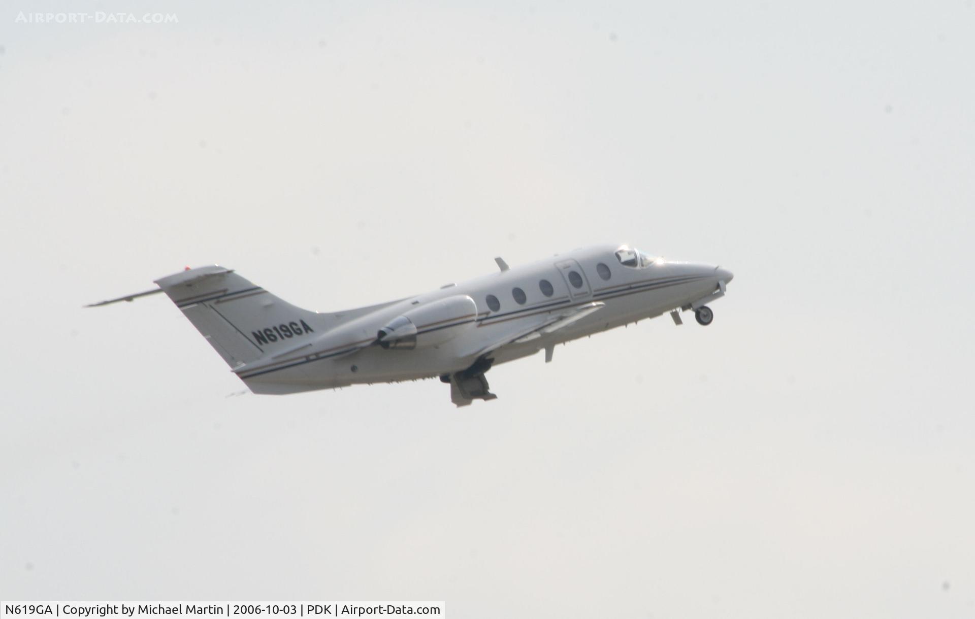N619GA, Israel Aerospace Industries Gulfstream 200 C/N 219, Departing PDK enroute to PHL