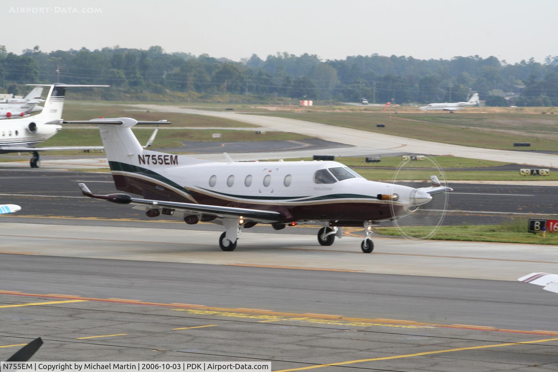 N755EM, 2005 Pilatus PC-12/45 C/N 661, Taxing to Runway 2R