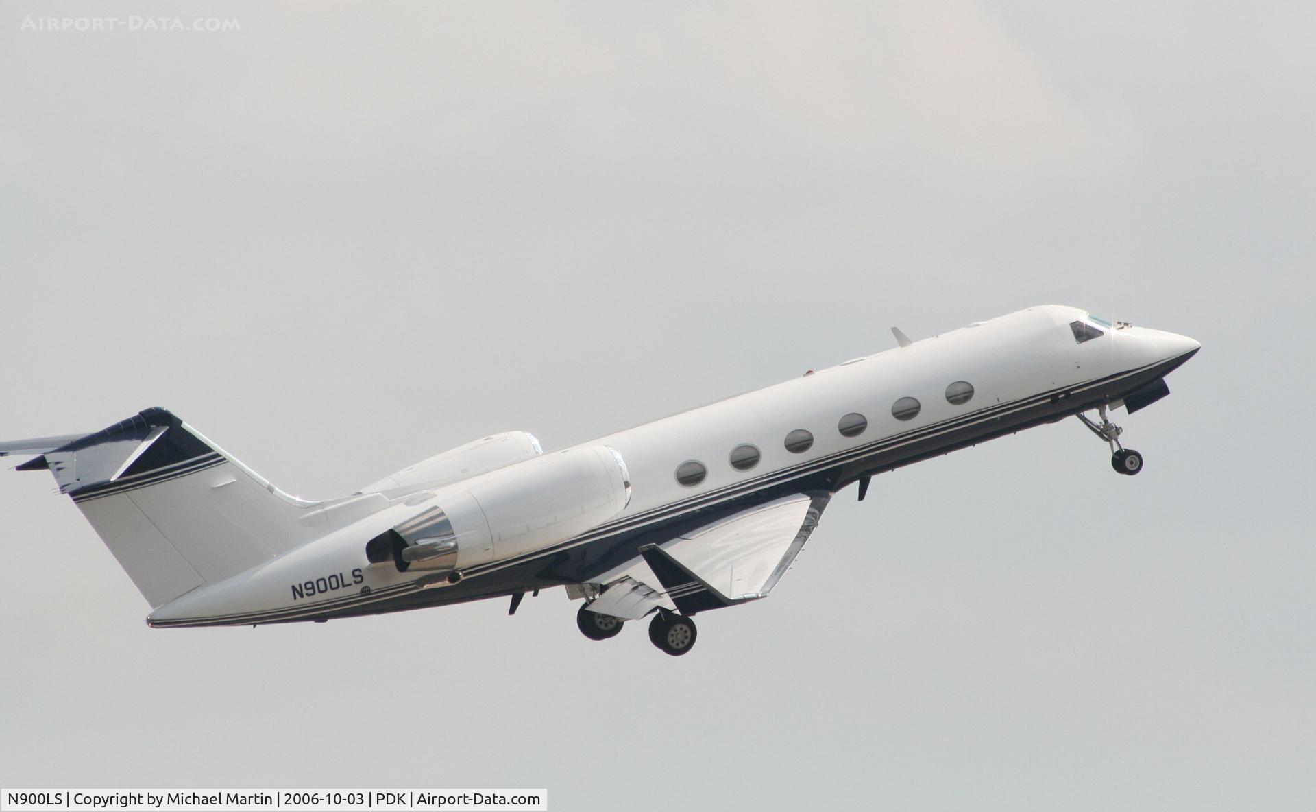 N900LS, 2006 Bombardier BD-700-1A11 Global 5000 C/N 9216, Departing PDK enroute home