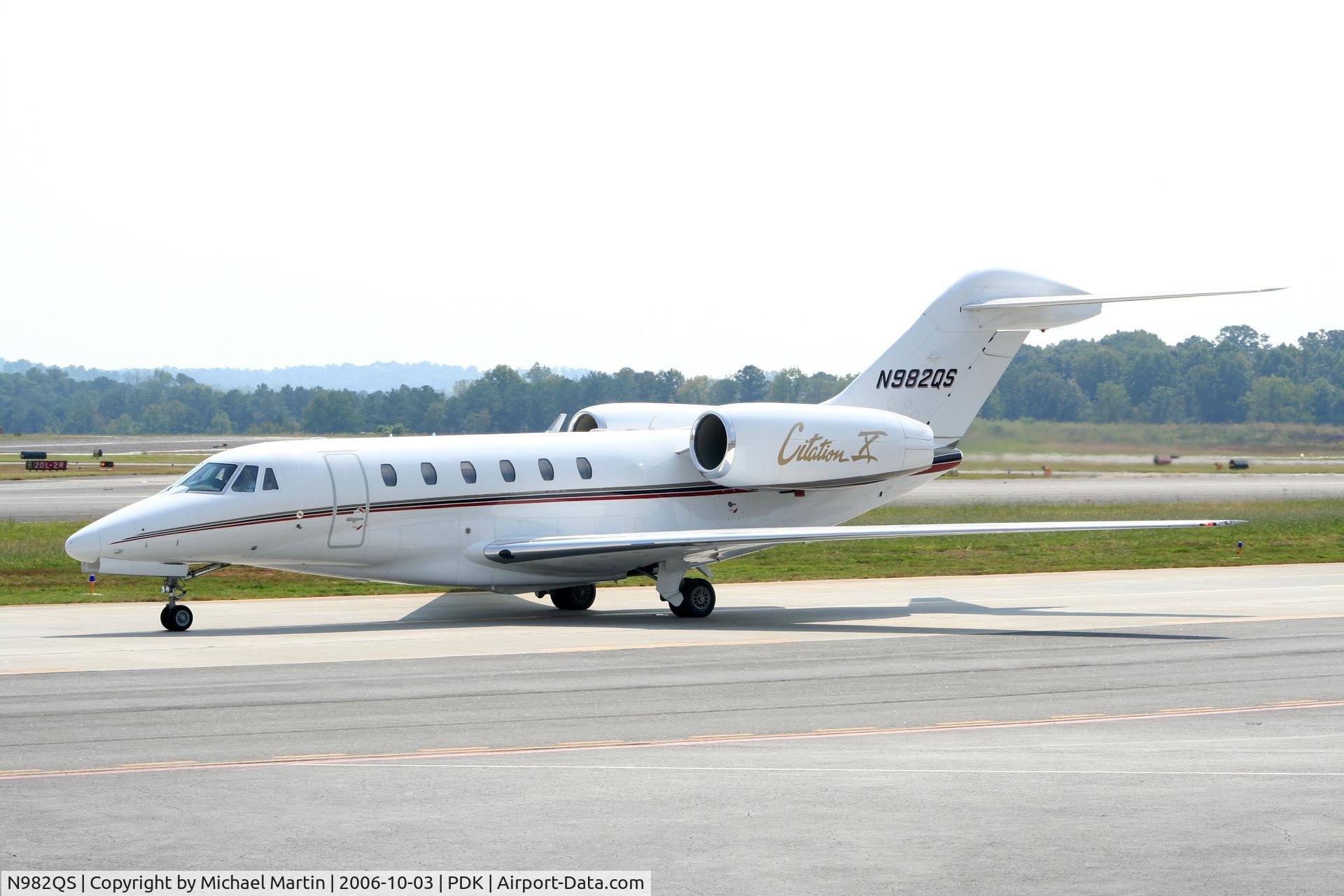 N982QS, 2001 Cessna 750 Citation X Citation X C/N 750-0182, Taxing to Signature Flight Services