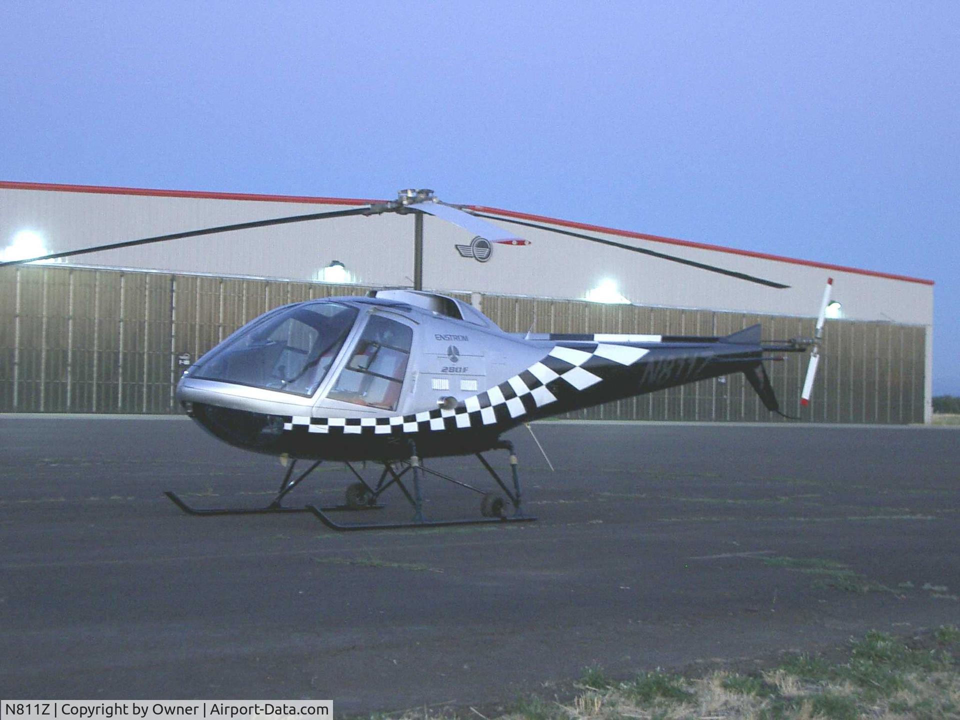 N811Z, 1982 Enstrom 280F Shark C/N 1508, N811Z in front of hangar