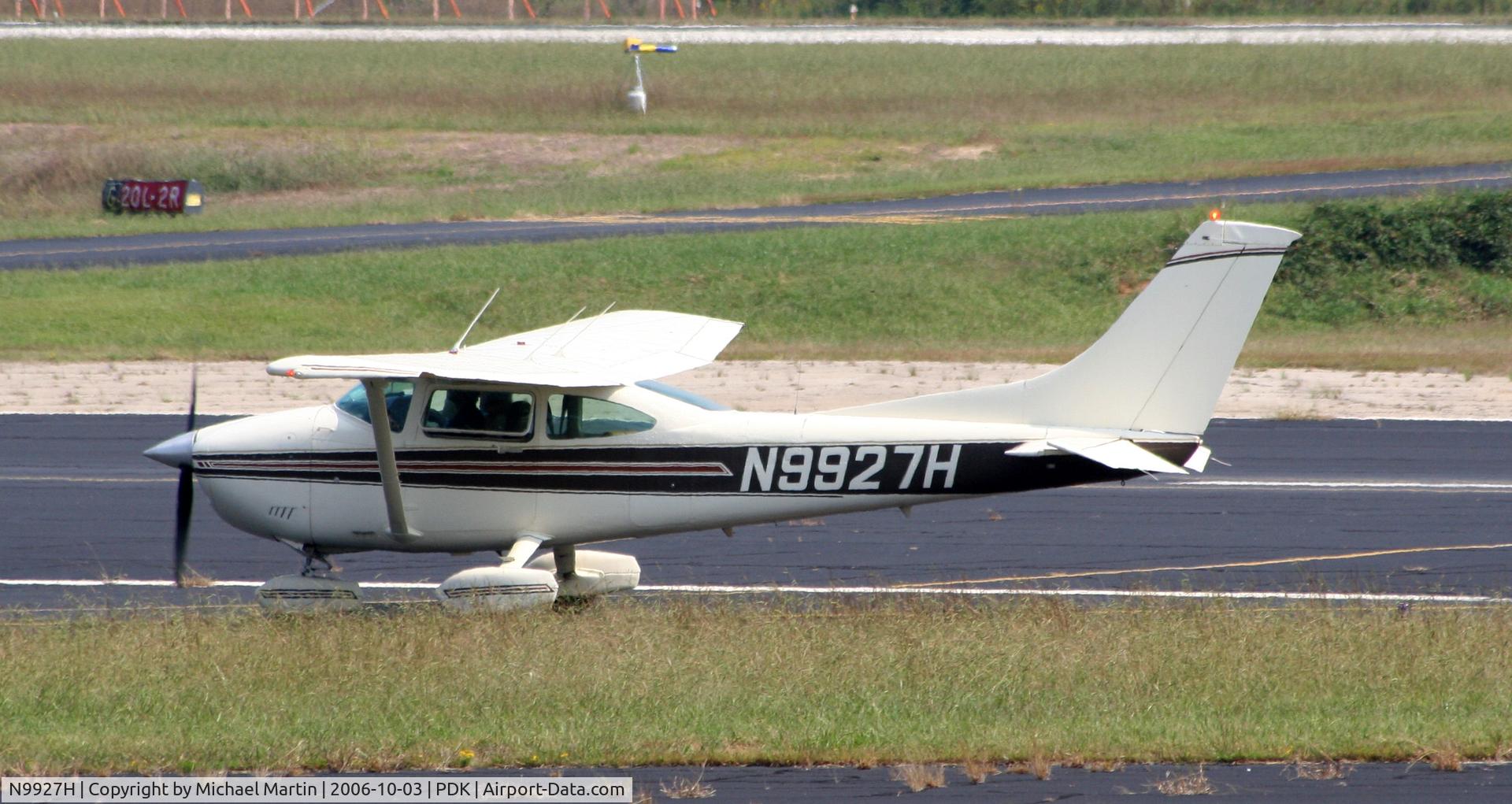 N9927H, 1981 Cessna 182R Skylane C/N 18268118, Taxing to Epps Air Service