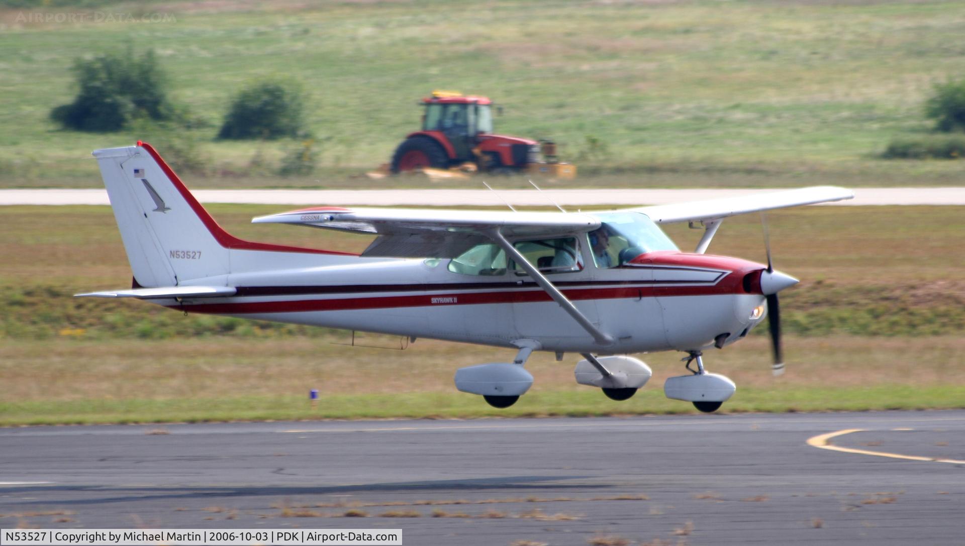 N53527, 1981 Cessna 172P C/N 17274774, Landing Runway 20R