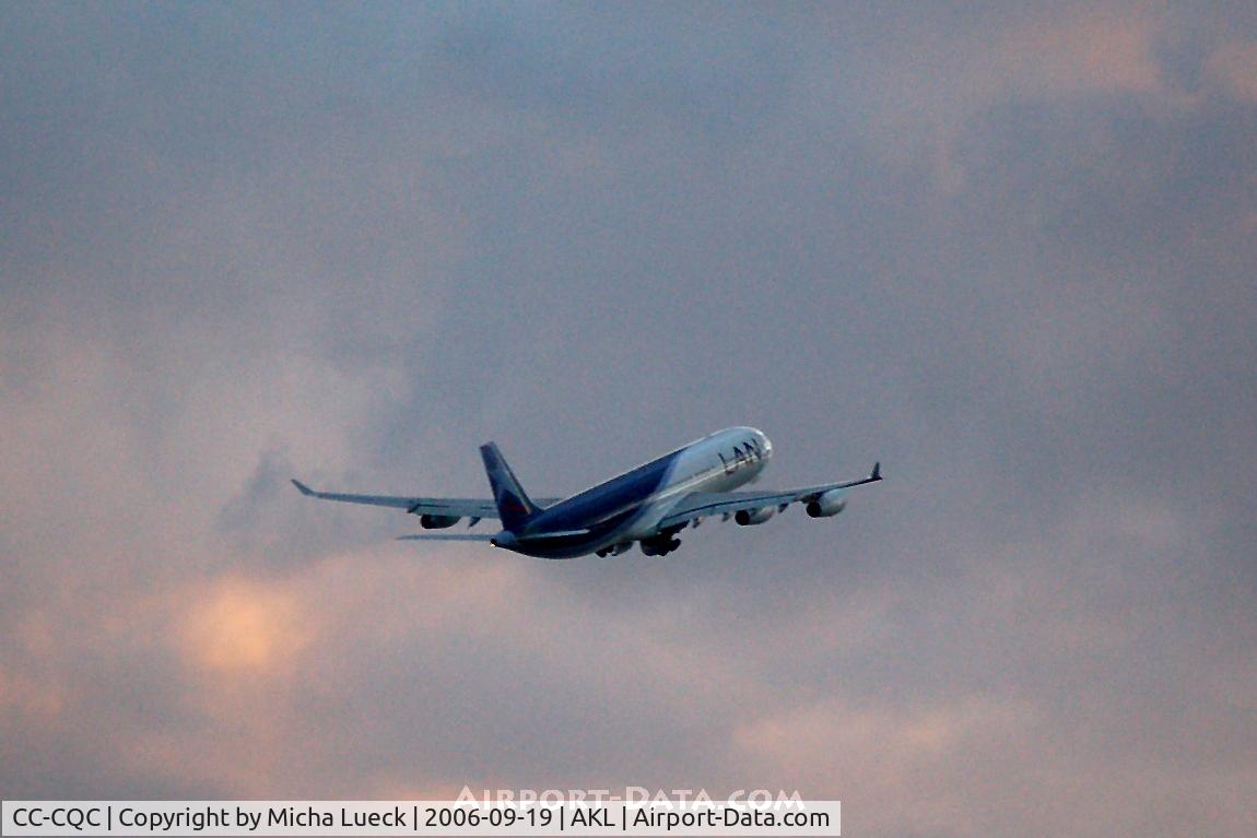 CC-CQC, 2000 Airbus A340-313X C/N 363, LAN Chile's A340-300 climbs into Auckland's evening sky