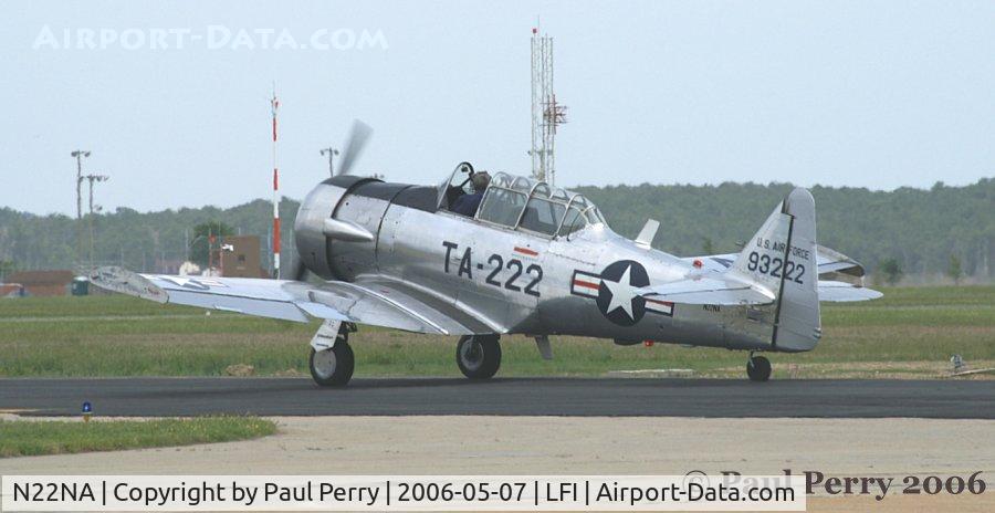 N22NA, 1946 North American T-6G Texan C/N 168-326, Bill Leff taking his very shiny Texan out