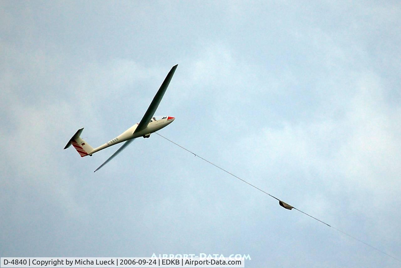 D-4840, Grob G-103A Twin Astir II C/N 3045, Flying start...