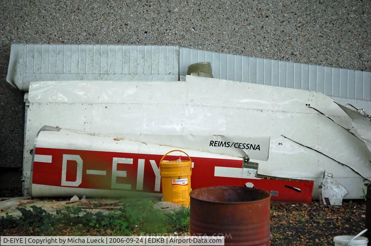 D-EIYE, Reims F152 C/N 1583, in Hangelar/Germany