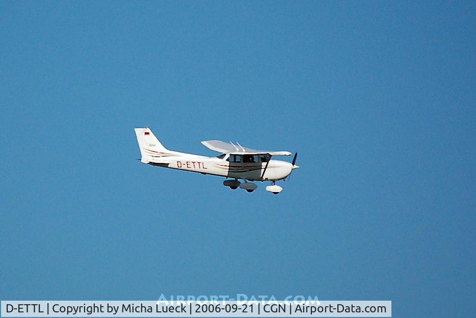 D-ETTL, 2004 Cessna 172R Skyhawk C/N 17281217, passing over CGN