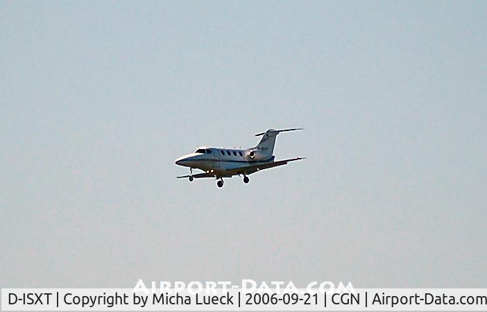 D-ISXT, Raytheon 390 Premier 1 C/N RB-50, On finals at Cologne/Bonn