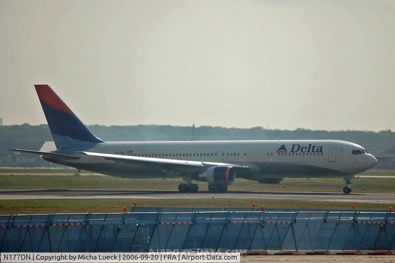 N177DN, 1991 Boeing 767-332 C/N 25122, Accelerating for the take-off run
