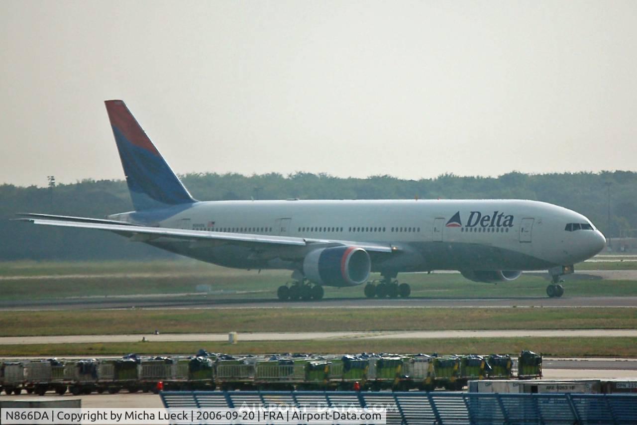 N866DA, 1999 Boeing 777-232ER C/N 29738, Accelerating for the take-off run