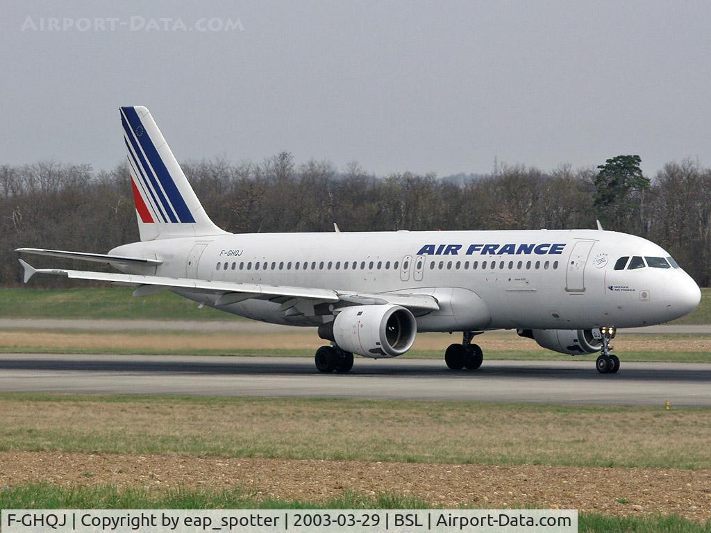 F-GHQJ, 1991 Airbus A320-211 C/N 0214, landing on runway 16