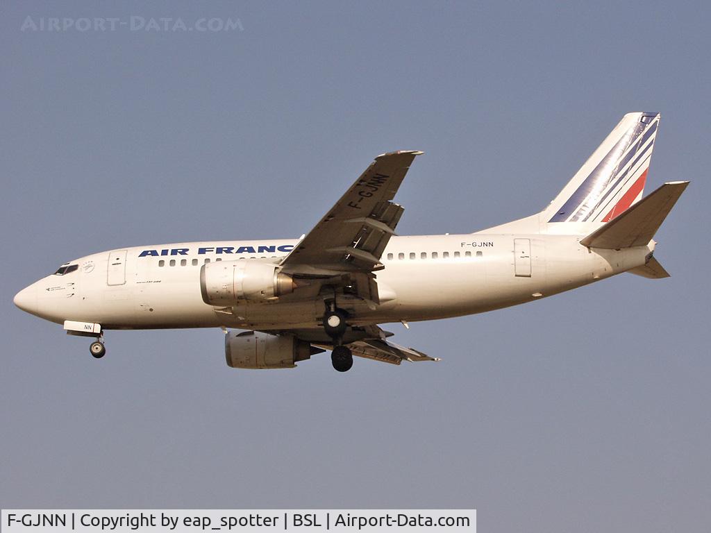 F-GJNN, 1993 Boeing 737-528 C/N 27304, landing on runway 34