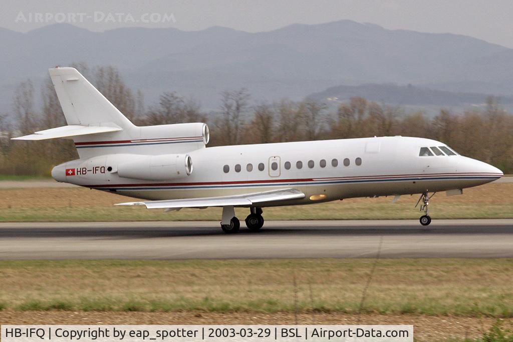HB-IFQ, 1992 Dassault Falcon 900B C/N 121, landiong on runway 16