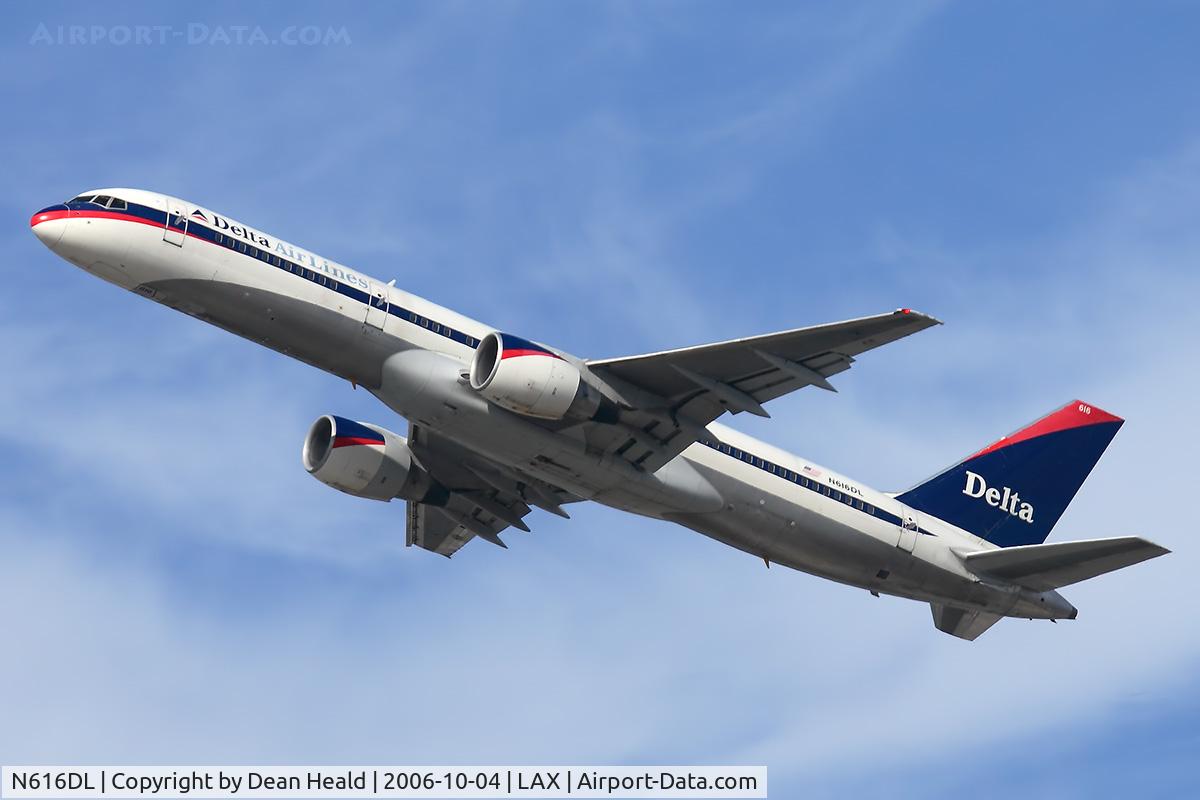 N616DL, 1986 Boeing 757-232 C/N 22823, Delta Airlines N616DL (in old colors - FLT DAL1162) climbing out from RWY 25R enroute to Salt Lake City Int'l (KSLC).