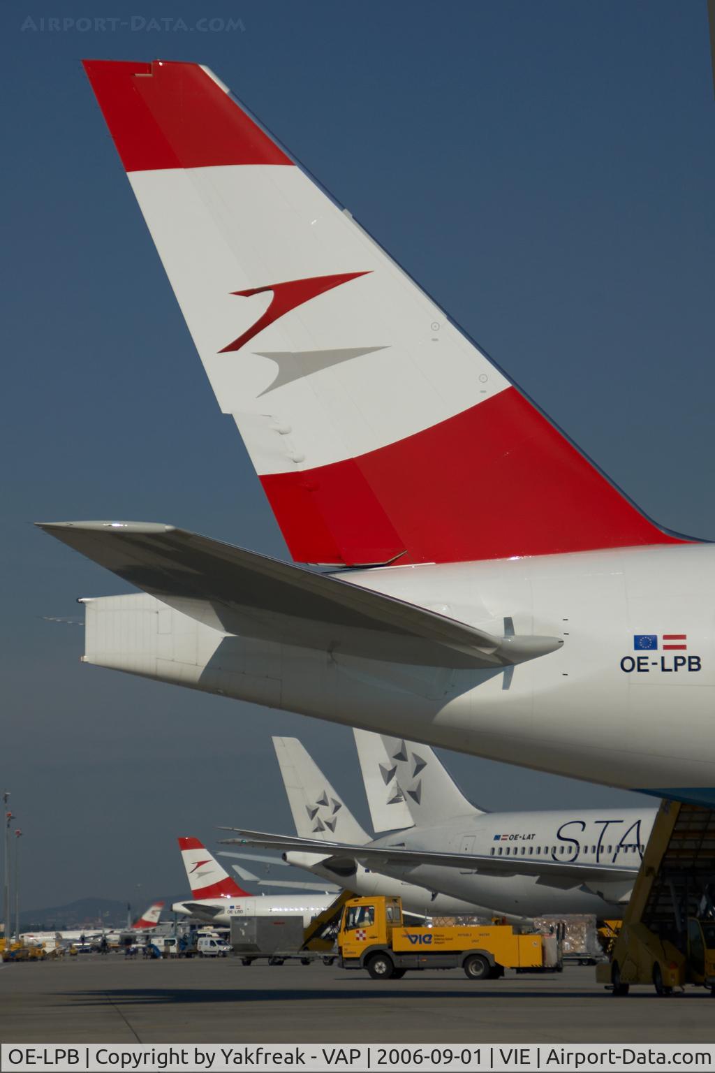 OE-LPB, 1998 Boeing 777-2Z9/ER C/N 28699, Austrian Airlines Boeing 777-200