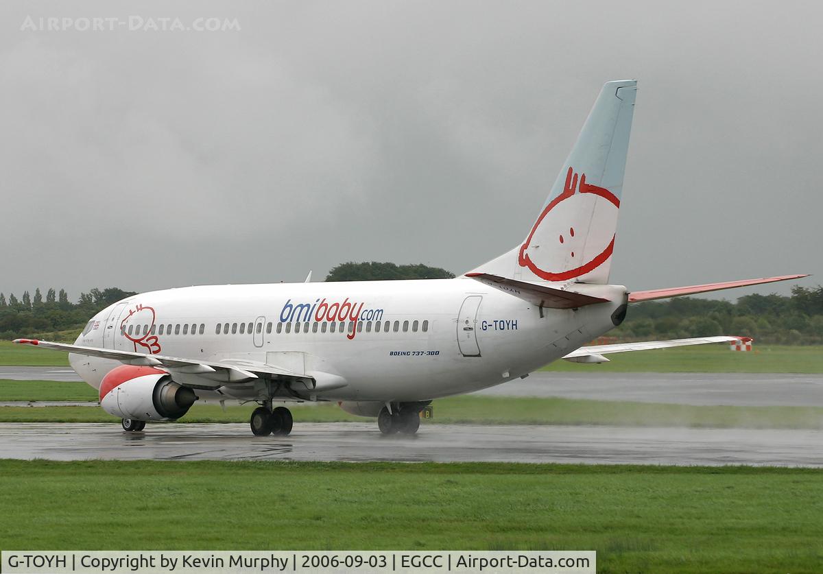 G-TOYH, 1998 Boeing 737-36N C/N 28570, Heading for the terminal