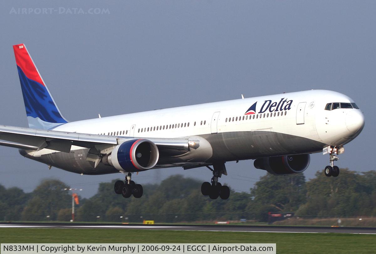 N833MH, 2000 Boeing 767-432/ER C/N 29706, Delta 767 touchdown 06R