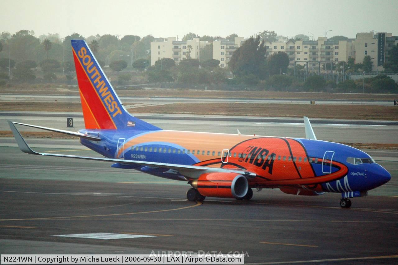 N224WN, 2005 Boeing 737-7H4 C/N 32493, NBA special livery