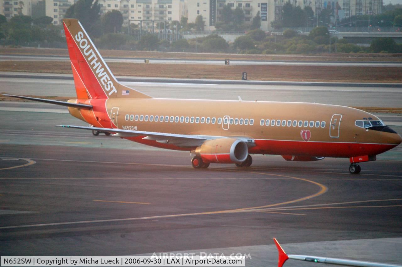 N652SW, 1997 Boeing 737-3H4 C/N 27722, Evening in LAX