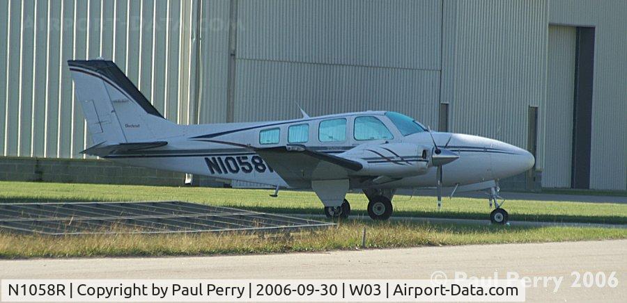 N1058R, 1996 Raytheon Aircraft Company 58 C/N TH-1791, A tidy twin looking inconspicuous off the show site
