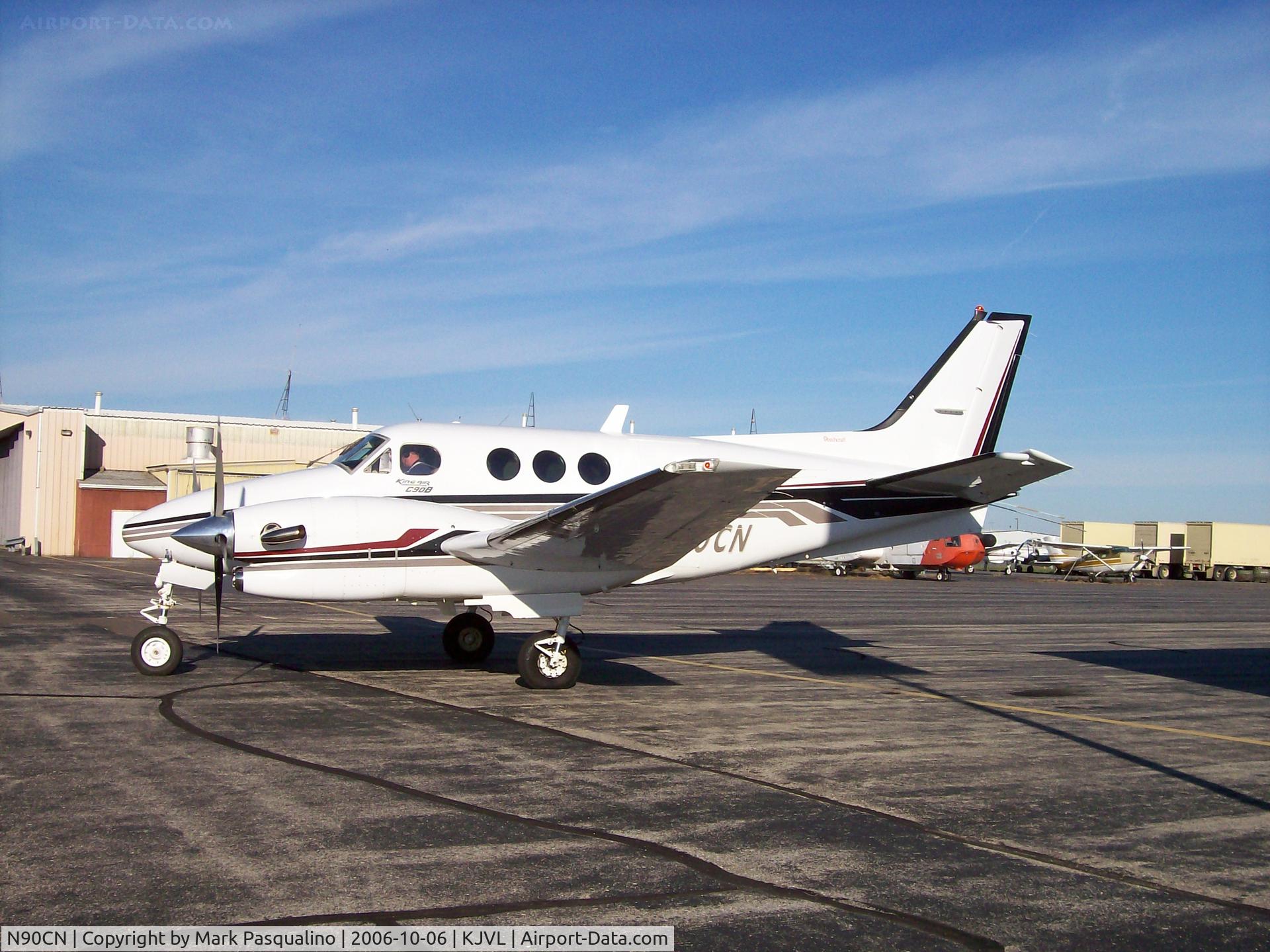 N90CN, 1995 Beech C90A King Air C/N LJ-1410, Beech C90A