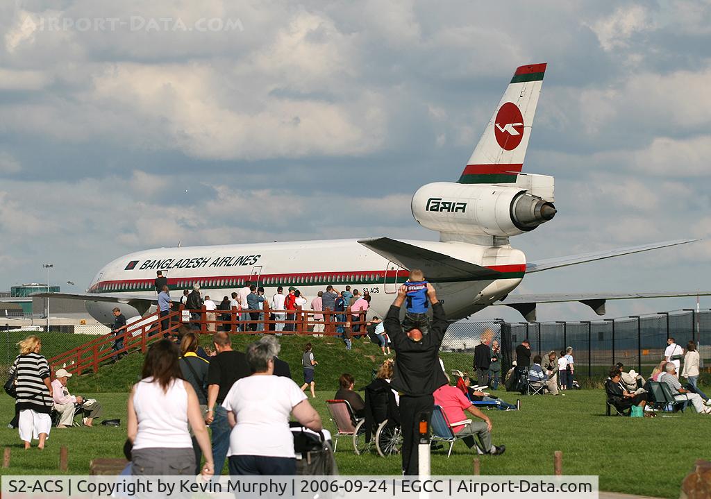 S2-ACS, 1980 McDonnell Douglas DC-10-30 C/N 46543, Fun at the viewing park