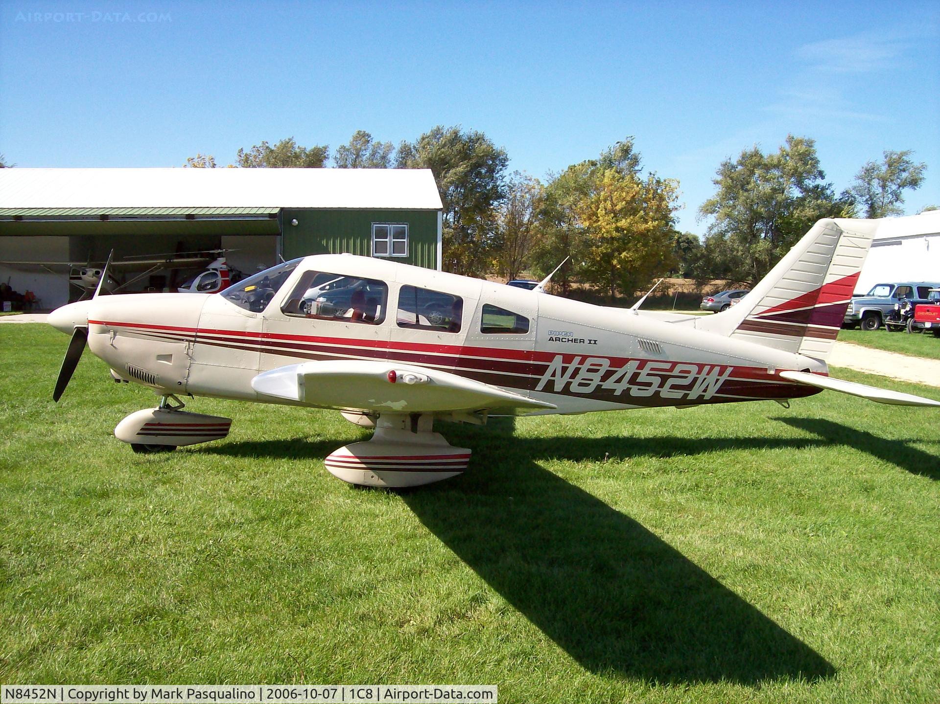 N8452N, 1968 Beech V35A Bonanza C/N D-8808, Piper PA-28-181