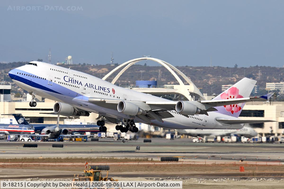 B-18215, 2005 Boeing 747-409 C/N 33737, China Airlines B-18215 (FLT CAL5) climbing out from RWY 25R enroute to Chiang Kai Shek Int'l (RCTP).