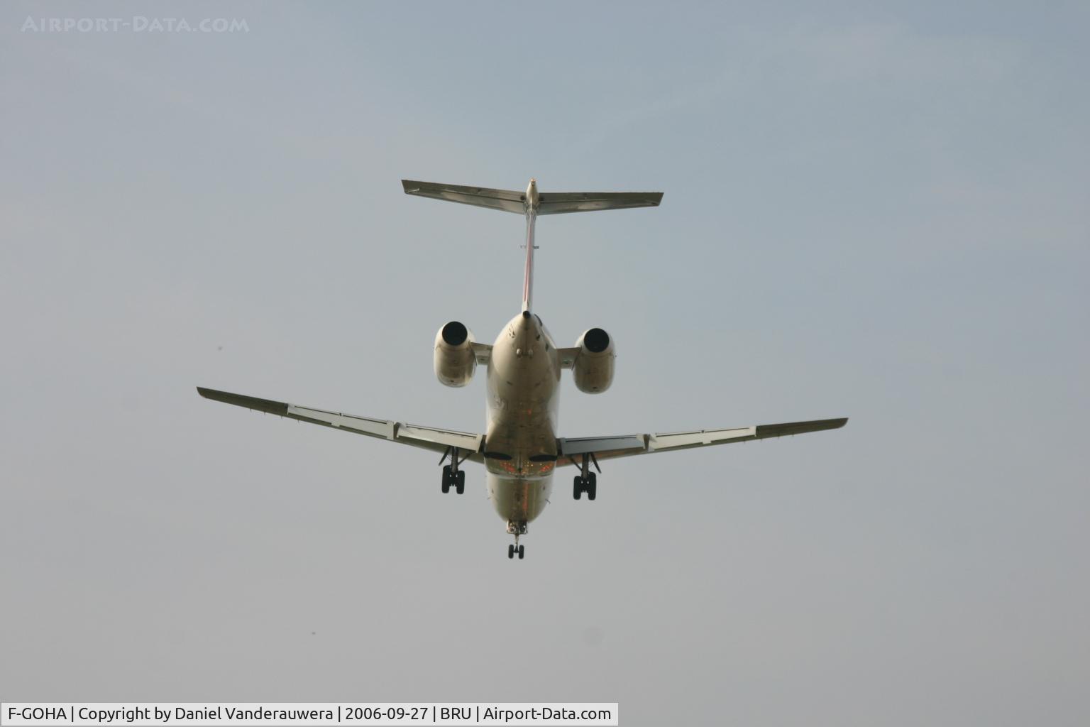 F-GOHA, 2000 Embraer ERJ-135ER (EMB-135ER) C/N 145189, descending to rwy 25L