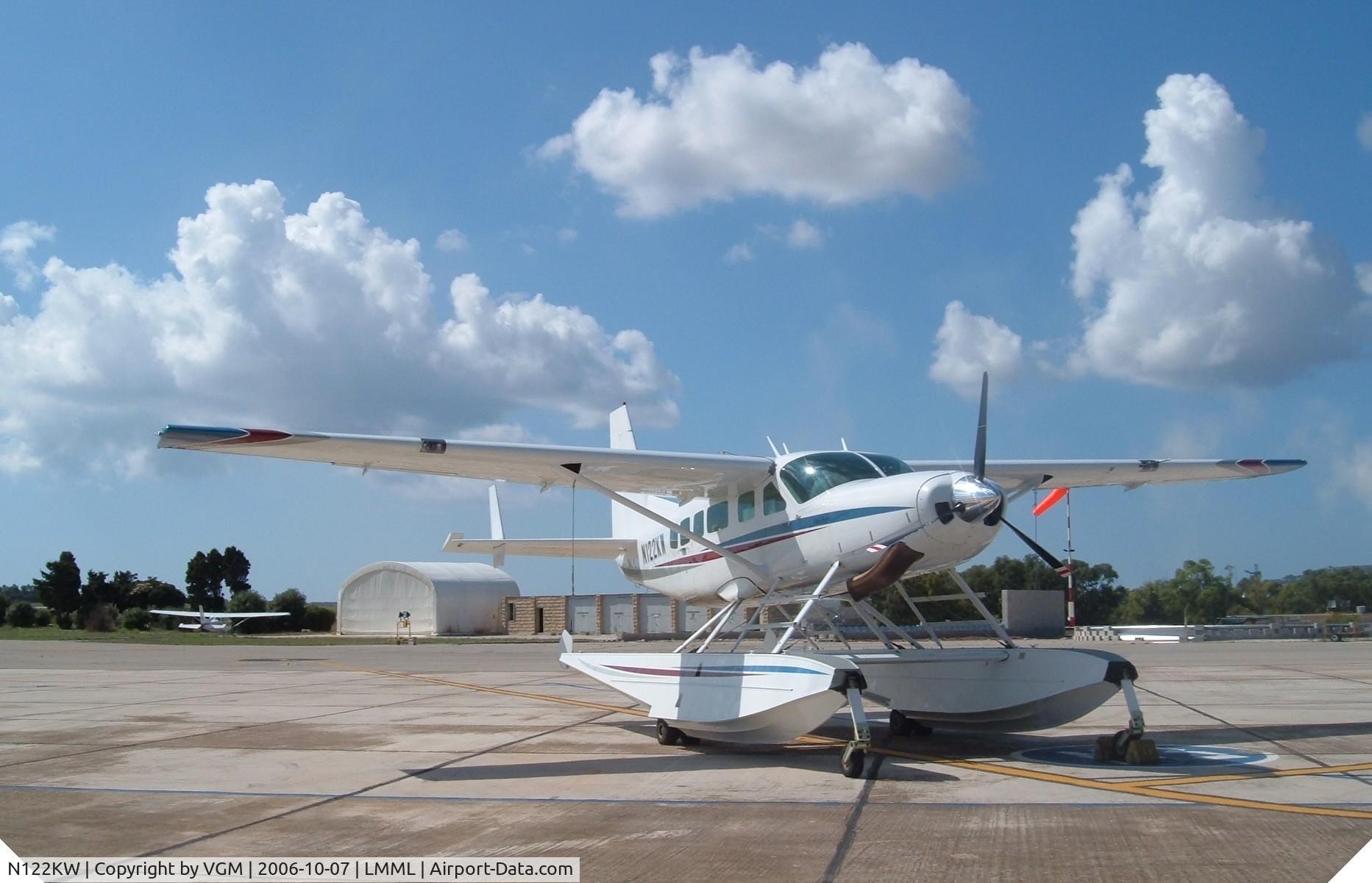 N122KW, 2000 Cessna 208 Caravan I C/N 20800321, Cessna Caravan Amphib