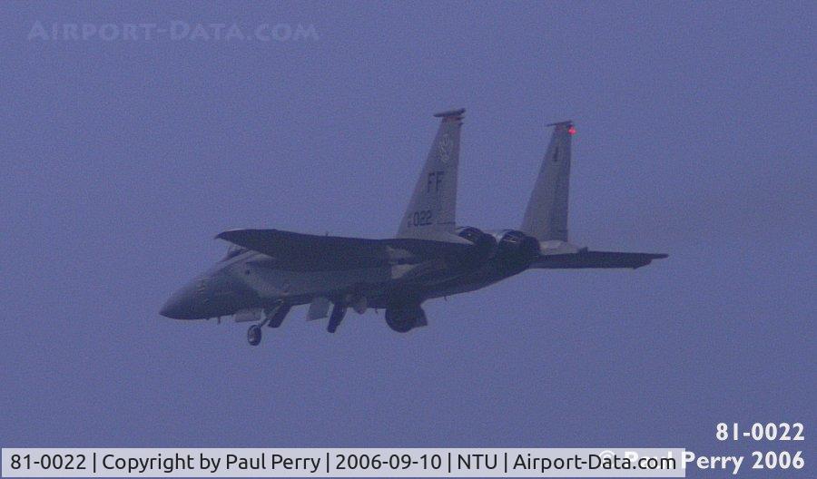 81-0022, 1981 McDonnell Douglas F-15C Eagle C/N 0738/C205, Tucking in her gear during the demo
