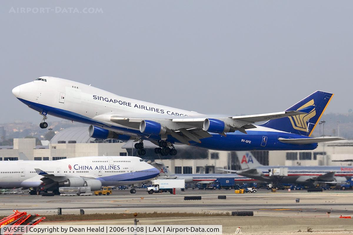 9V-SFE, 1996 Boeing 747-412F/SCD C/N 28263, Singapore Airlines Cargo 9V-SFE, in hybrid colors, departing RWY 25R enroute to Brussels National (EBBR) as FLT SQC7883.