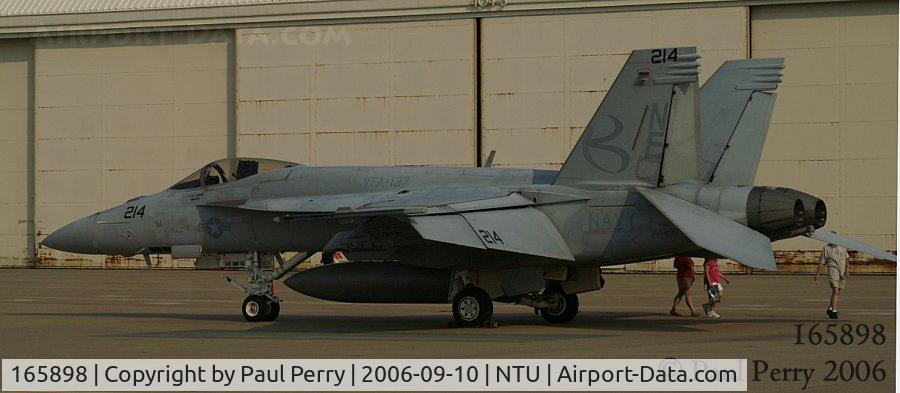 165898, Boeing F/A-18E Super Hornet C/N E053, Super Hornet on the static line.