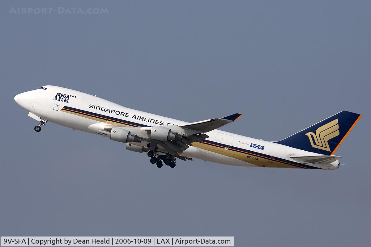 9V-SFA, Boeing 747-412F/SCD C/N 26563, Singapore Airlines Cargo 9V-SFA (FLT SQC7967) climbing out from RWY 25R enroute to Chiang Kai Shek Int'l (RCTP) - Taipei, Taiwan.